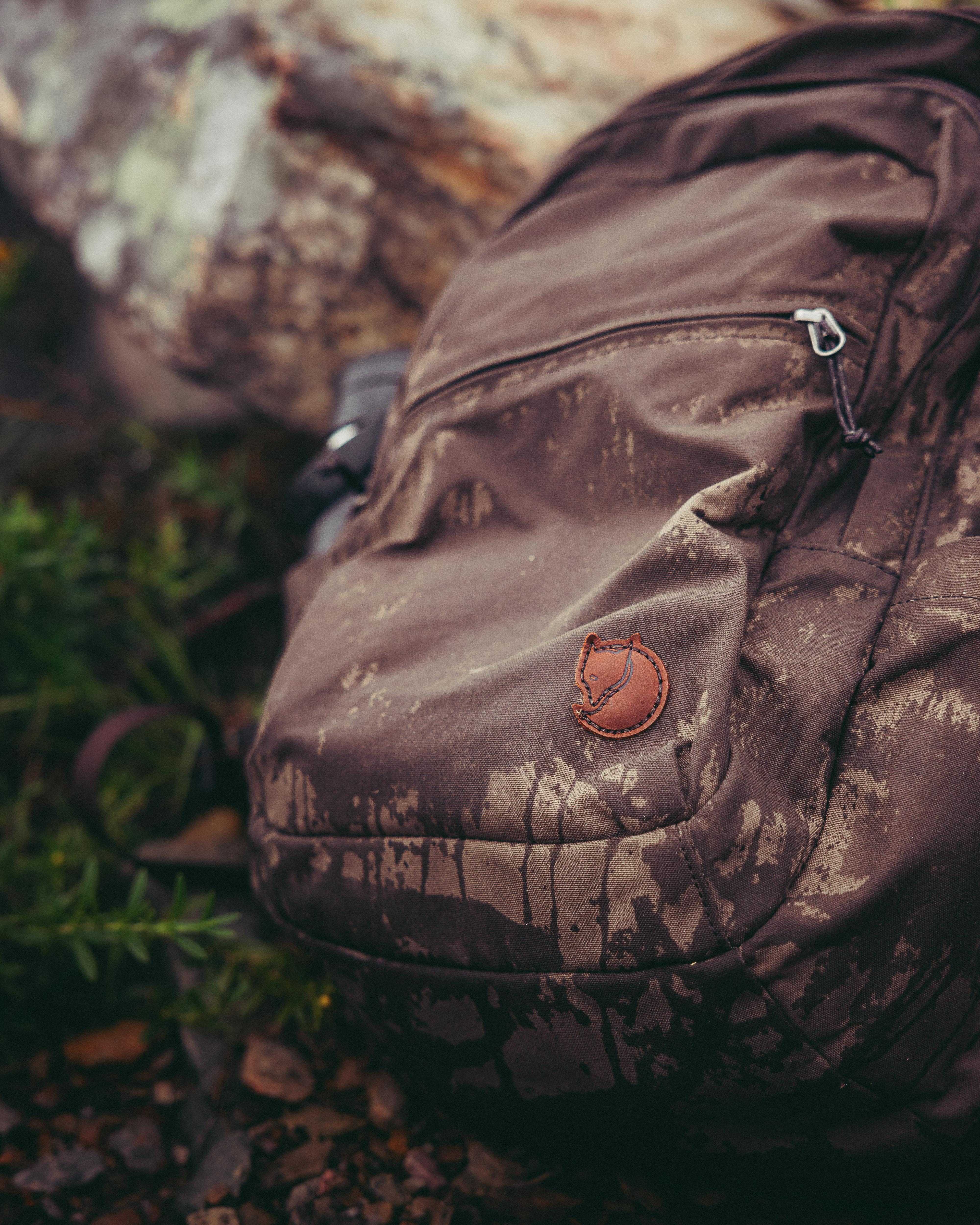 lifestyle fjallraven raven 28 during rainy hike.jpg